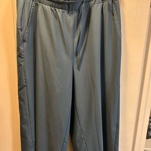 Elegant Women's Blue Capris
